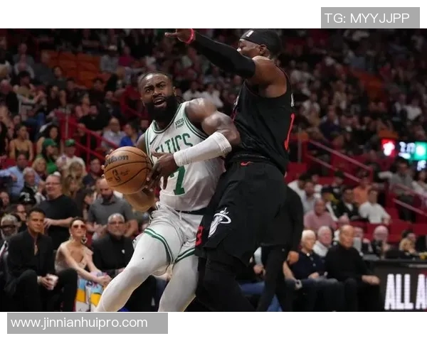 末节狂砍14分杰伦布朗展现关键球员风范马祖拉称赞其攻防全力以赴